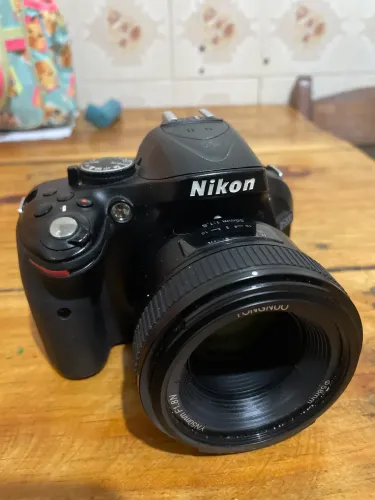 Nikon D5200 + 18 -55mm + 50 mm + 4 baterias + bolsa de transporte