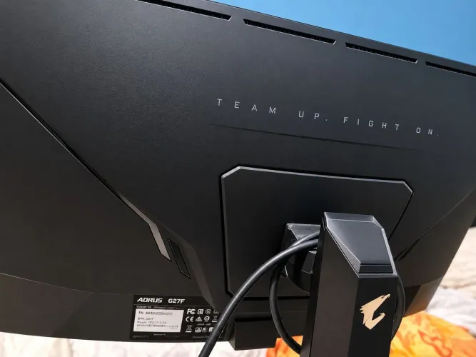 Monitor curvo aorus 27
