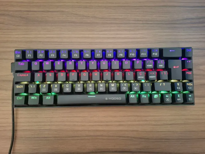 Teclado Mecânico E-Yooso Z-686 RGB