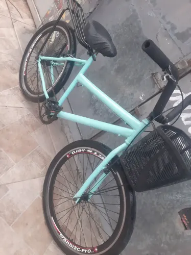 Linda bike feminina aro 26 pintura nova cestinha e bagageiro 