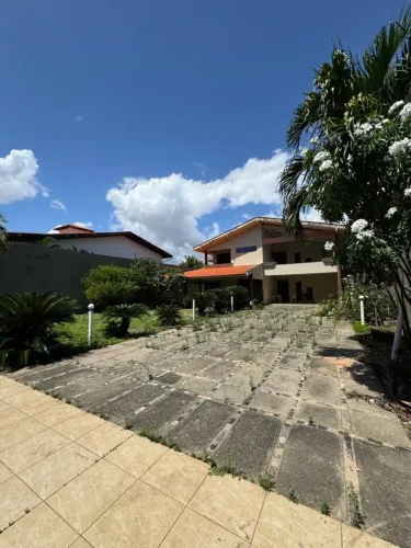 Vendo Casa na Avenida Jucelino Kubitschek - ( Quintas do Calhau)