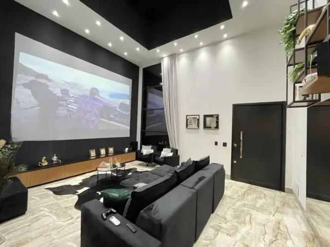 Linda Casa Mobiliada de alto padrão à venda em Condomínio Fechado!