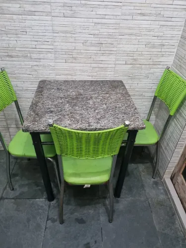 Mesa com cadeira