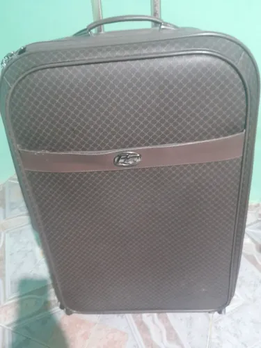 Vendo mala enorme de marca simi nova