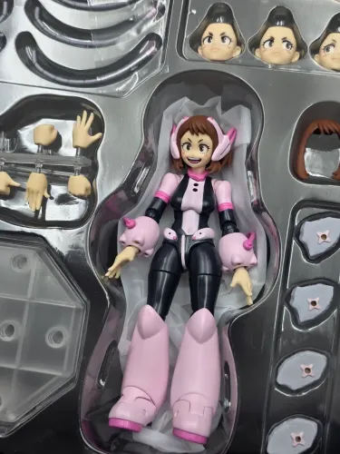 Revoltech Ochaco Uraraka My Hero Academia 