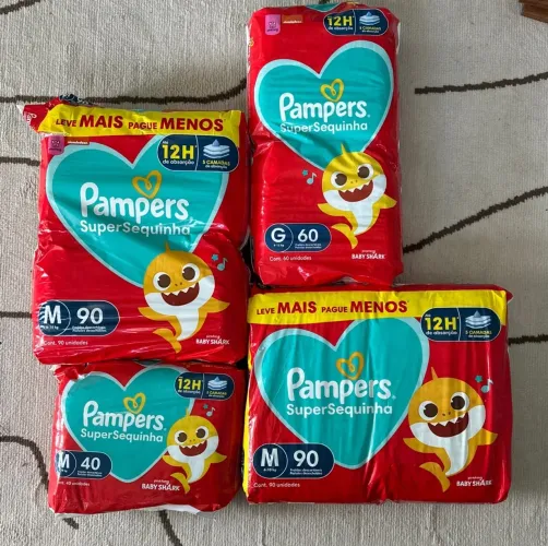 Vendo Lote de Fraldas Pampers - 280 unidades