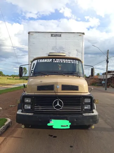 caminhão baú truk em bom estado 
