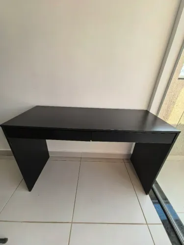 Escrivaninha preta por 250