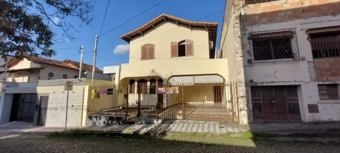 Casa de 3 quartos (1 suíte) mobiliada para aluguel no Prado, BH Frente, 2 vagas, lazer e