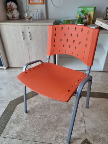Cadeira linda,prática e moderna 