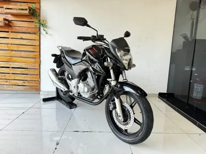 HONDA CB 300R 2013 PRETA 77.000 KM
