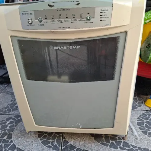 Maquina de lavar loucas estragada