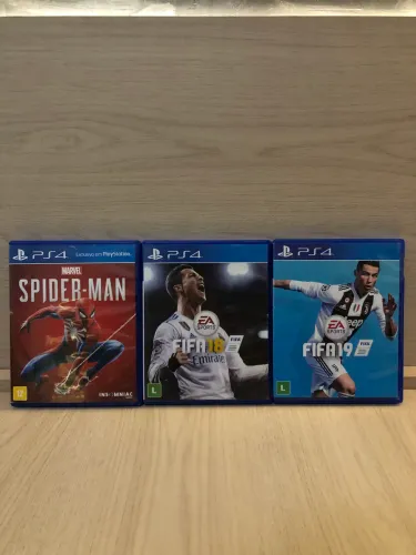 Lote Jogos PS4 Originais Spider Man FIFA 18 e FIFA 19