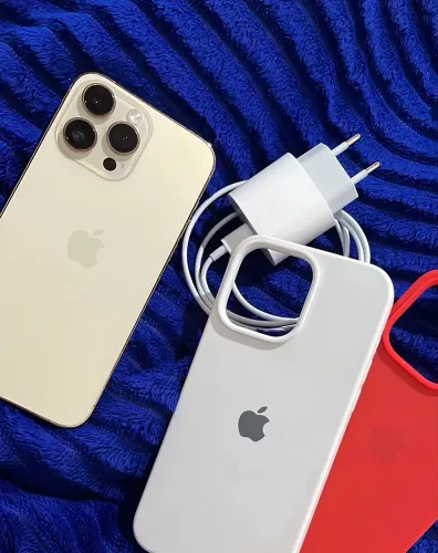 iPhone 14 Pro Max Dourado