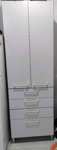 Armário de mantimentos e paneleiro