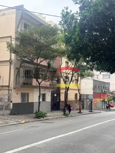 Apartamento com Sacada e 2 Quartos ! do lado do Metrô Santana
