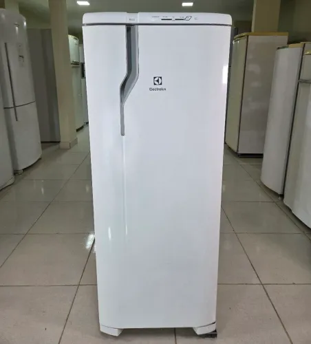 Geladeira Electrolux 240L (Econômica)RE31