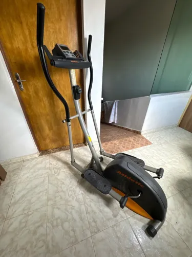 Aparelho Elíptico Athletic Advanced 330E - Ótimo Estado