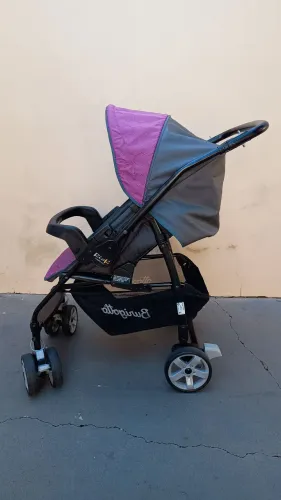Carrinho de bebe com bebê conforto Burigotto