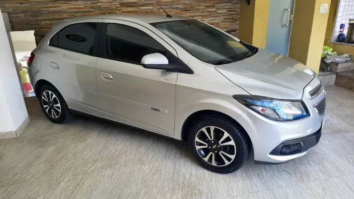 Chevrolet Onix Hatch LTZ 1.4 8V Flex Power Aut. 4P 2015