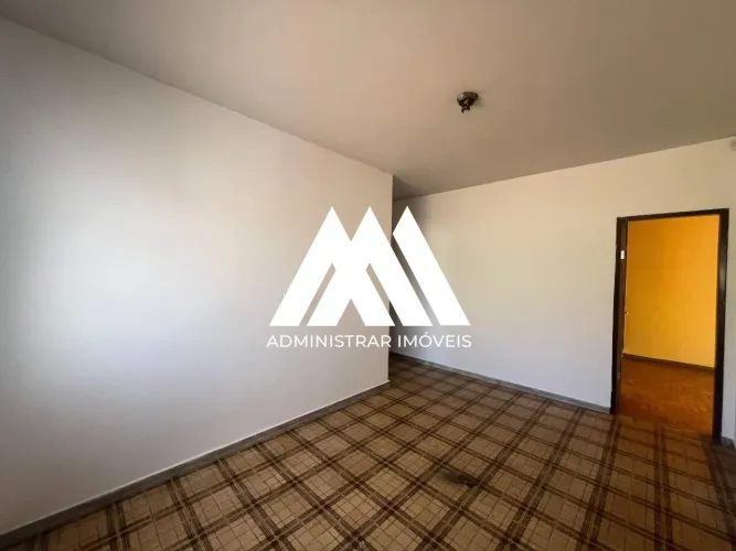 Alugo casa em Itaúna com ótima localização!