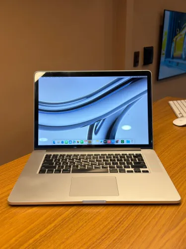 Vendo ou troco MacBook Pro 2015 16gb 512gb apenas 238 ciclos
