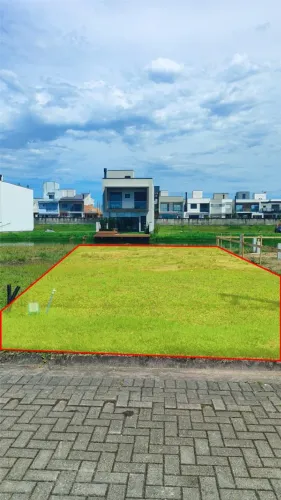 Fundo para o Lago - 161,25 m² (7,50x21,50) Acqua Condomínio Clube