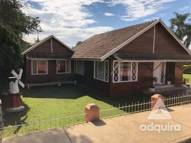 Casa à Venda 3 Quartos, 1 Vaga, 2400m², Centro