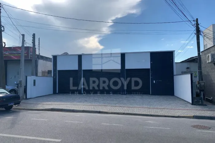 Sala comercial térrea para aluguel próxima ao Cestão