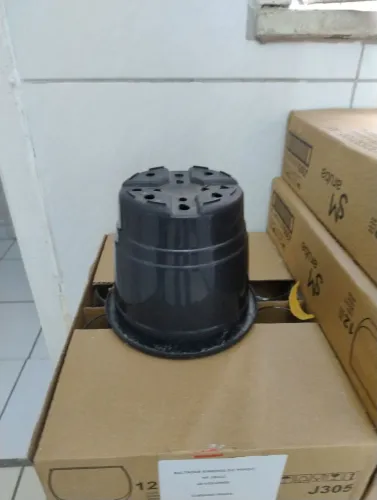Vendo 48 baldes 2,3 L  valor 3,00 reais a unidade foto anexo 