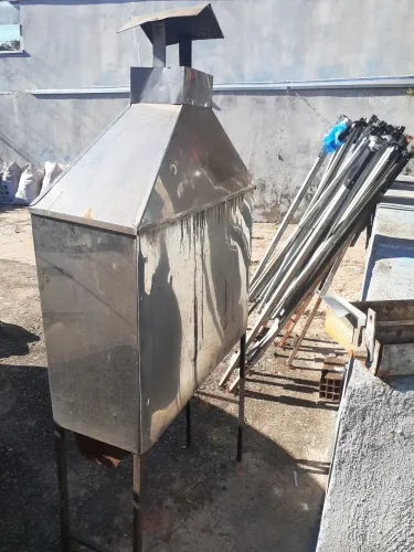 Churrasqueira para espeto com coifa