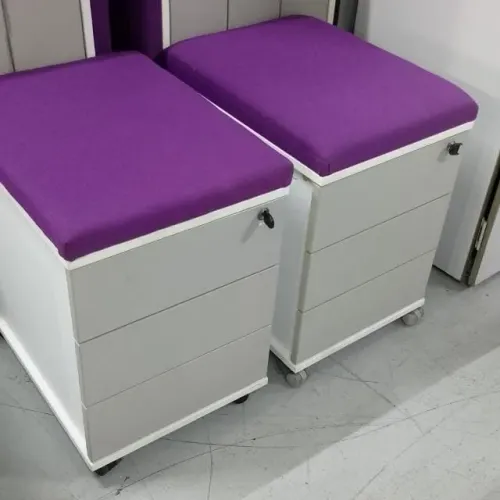 Gaveteiro com Puff Roxo para Escritório