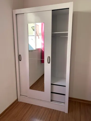 Guarda roupa solteiro com espelho