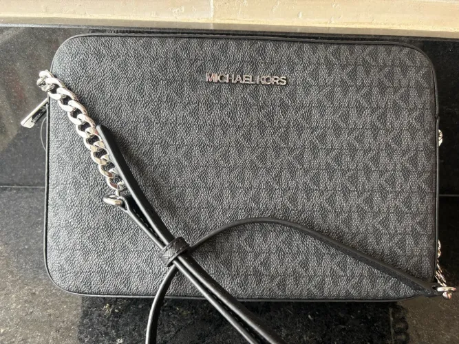 Bolsa Michael Kors - NOVA COM ETIQUETA (Comprada nos EUA)