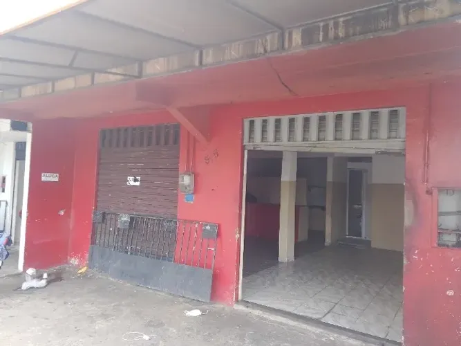 PONTO COMERCIAL AO LADO DO ELEVADO DA CIDADE