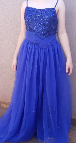 Vendo esse vestido, nunca foi usado. Tamanho P ou 16 anos