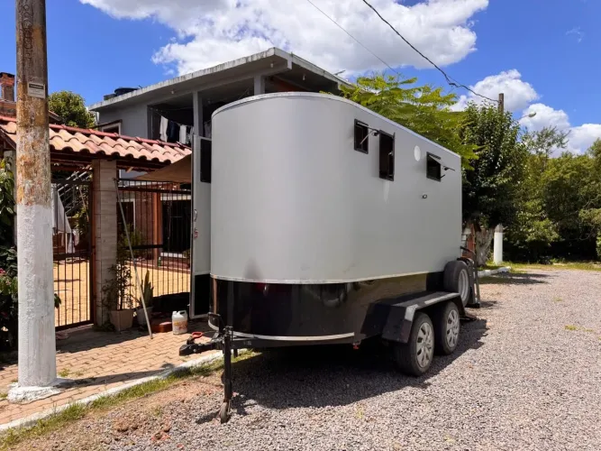 Reboque para 2 cavalos