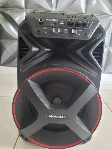 CAIXA DE SOM MONDIAL 250W Bluetooth, com bateria interna, luzes led, conectividade TWS .