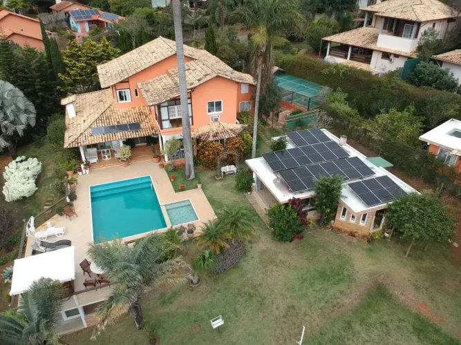 VENDO 2 CASAS ESPETACULAR 7 quartos sendo 5 sts com Piscina e Churrasqueira - Itaipava -