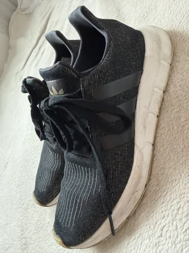 Adidas Swift Run preto com brilho LINDO 36