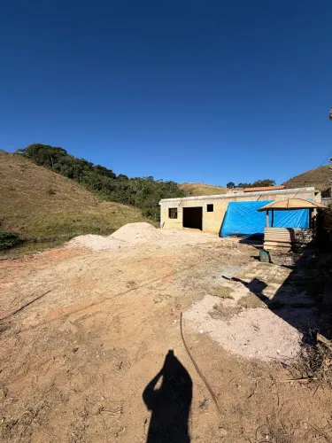 Granja 700m² à Venda em Chácara-MG
