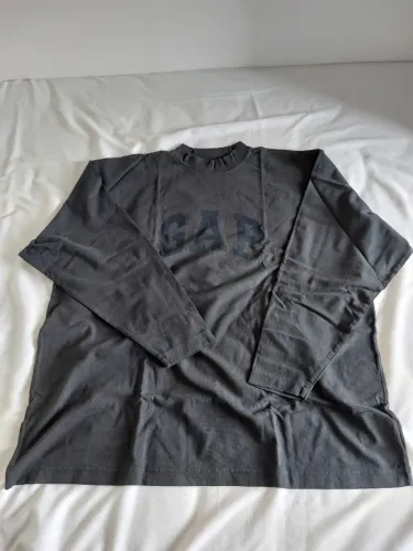 [Tam GG] Camiseta Manga Longa Yeezy Gap Balenciaga