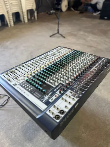 MESA DE SOM SOUNDCRAFT SIGNATURE 22 - HARMAN