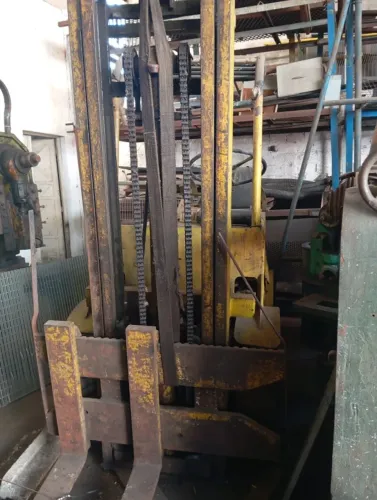 EMPILHADEIRA YALE 2 TON
