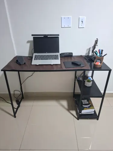 Mesa e cadeira de escritório home office