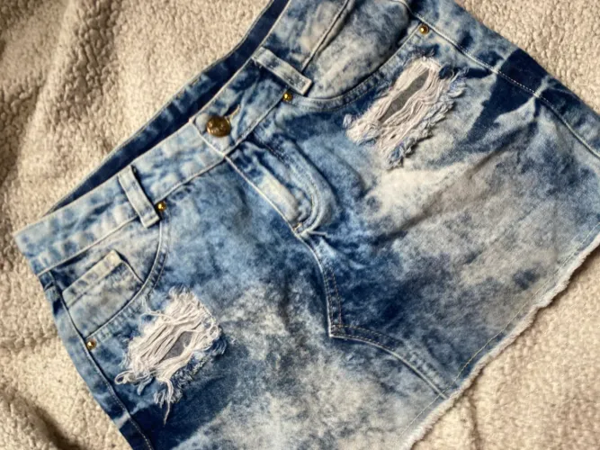 mini saia jeans estilo anos 2000