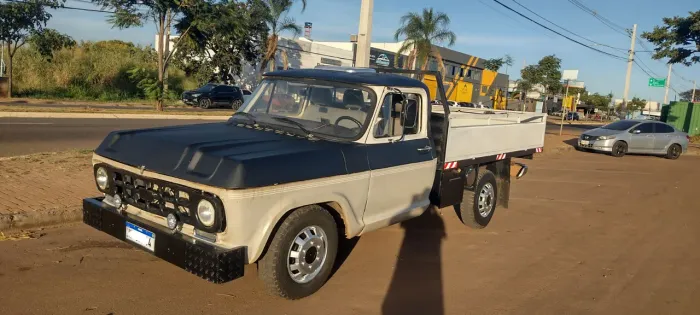 Vendo D10 1.000 carroceria de ferro 3×2 mt