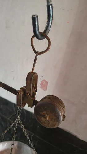 Balança romana antiga de peixeiros e verdureiros.