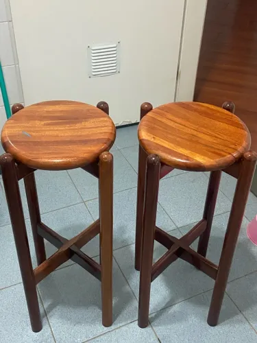 Banqueta de madeira
