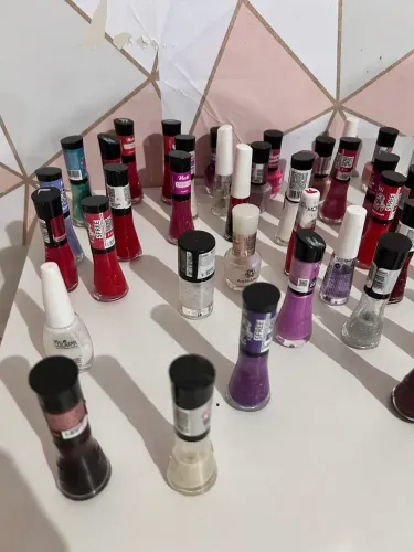 61 Esmalte cores diversas